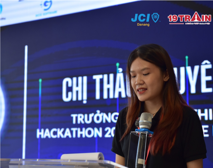 Chị Lê Thị Thảo Nguyên (TNV dự án 19 Train) đạt Giải tình nguyện viên xuất sắc.