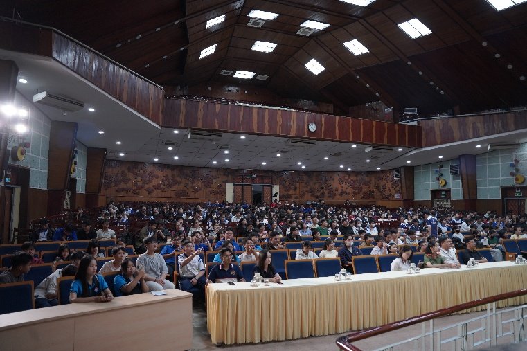 Chiếu phim đổi sách lấy vé tại Đại học Cần Thơ