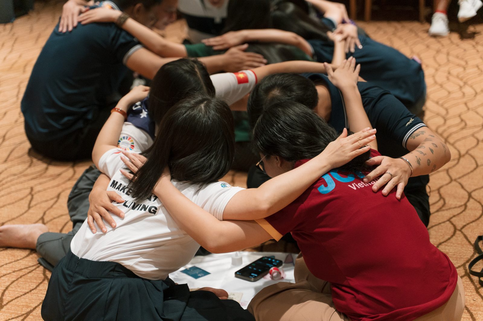 Khoảnh khắc Heart-to-Heart Circle tại JCI Vietnam Academy 2026