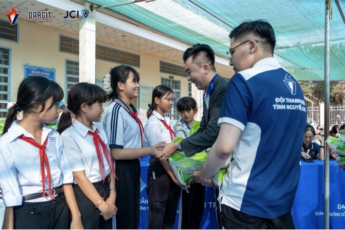 Trạm dừng mùa xuân tại Trường THCS Vĩnh Thuận Đông