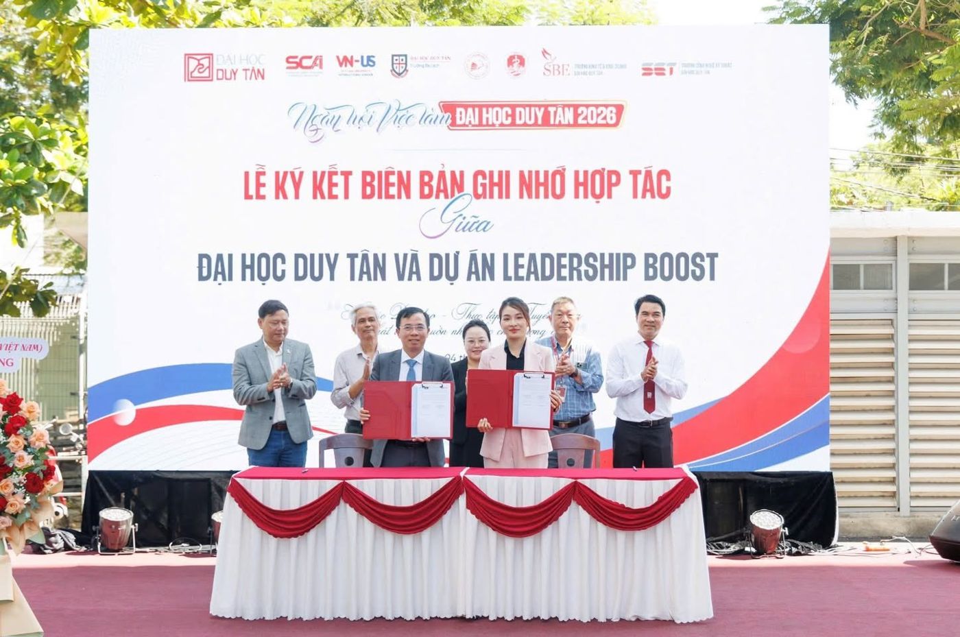 Ký kết hợp tác giữa Trường Đại học Duy Tân và dự án Leadership Boost của JCI Hội An