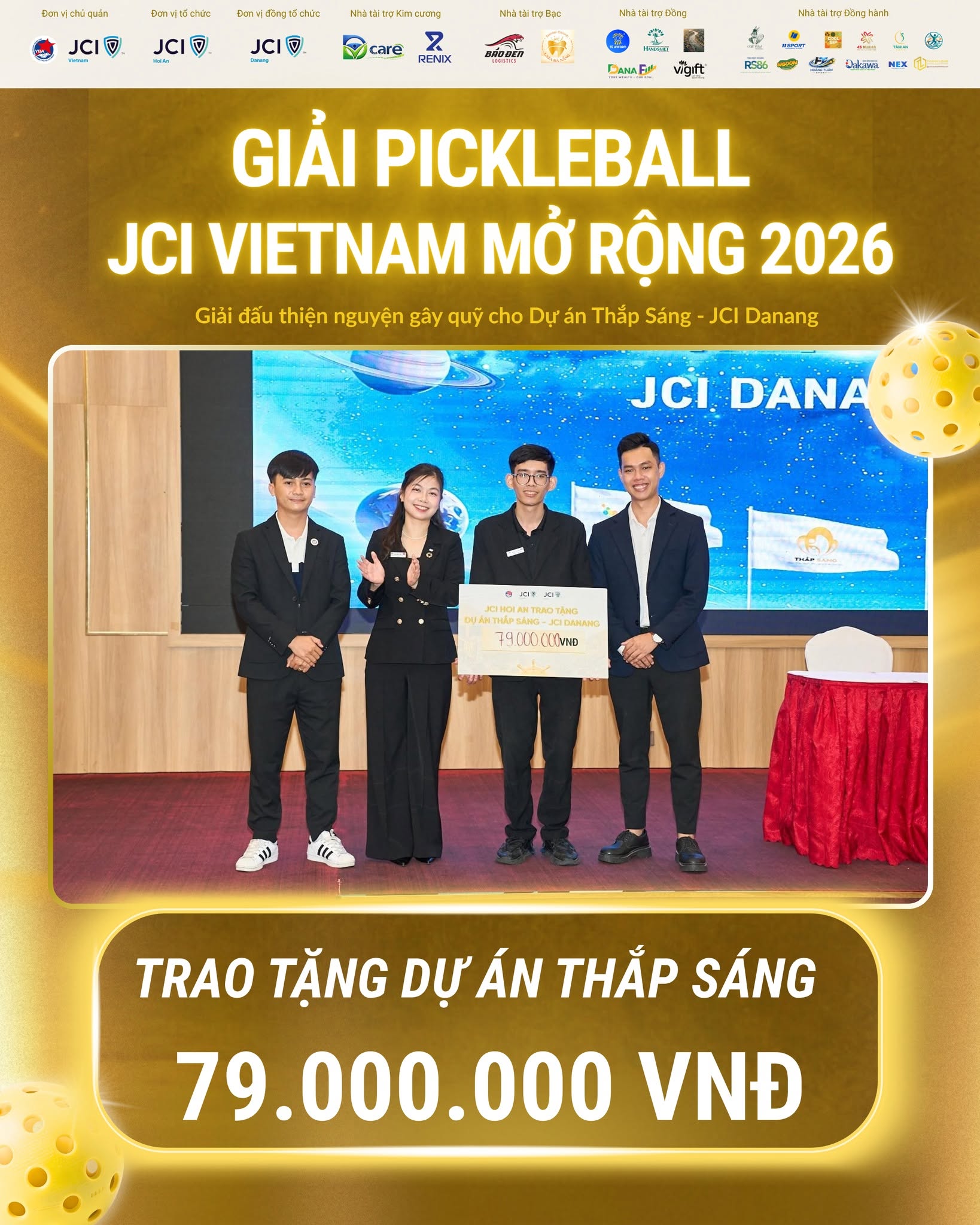 Trao tặng 79.000.000 đồng cho Dự án Thắp Sáng của JCI Danang