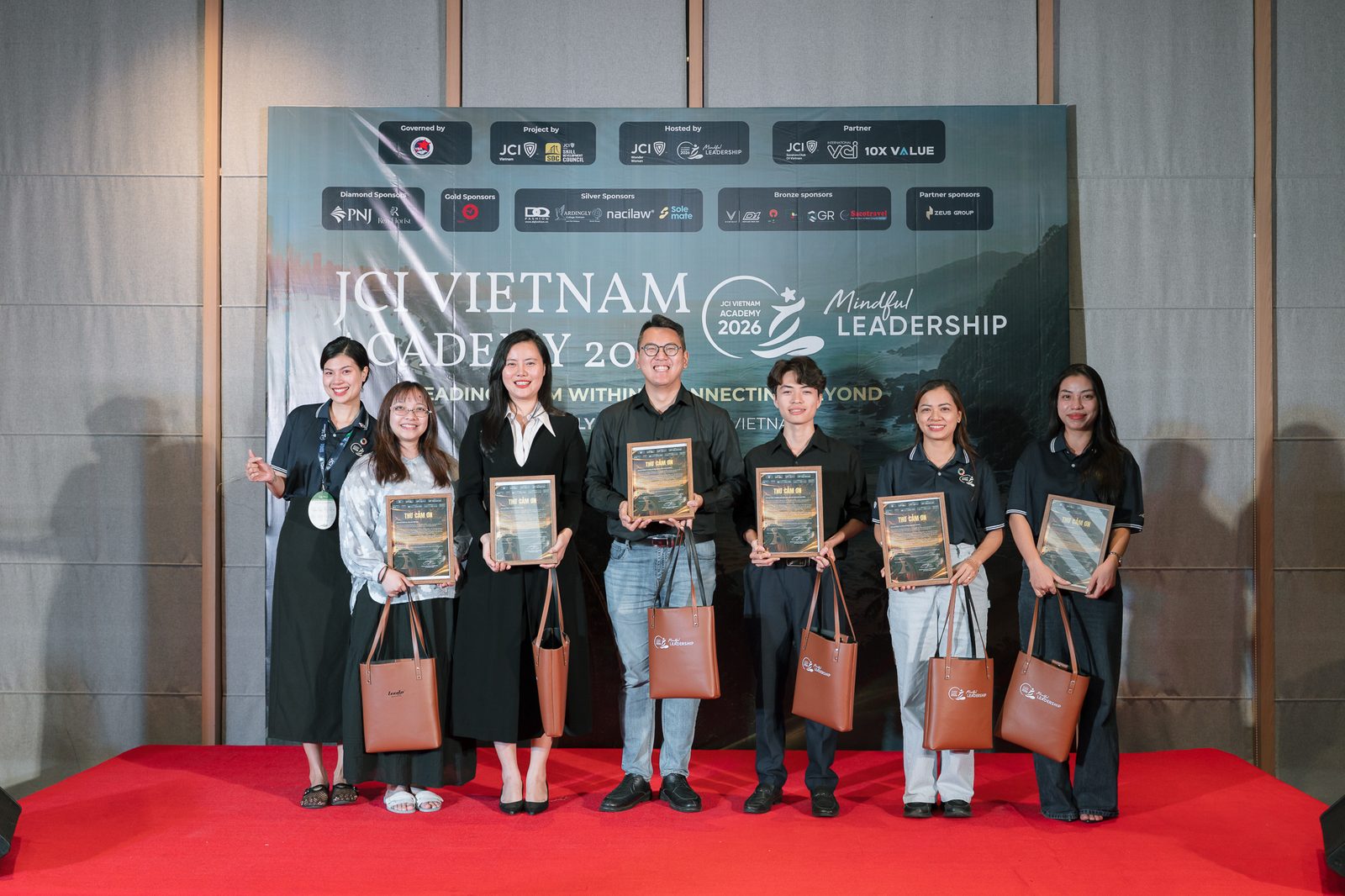 Vinh danh học viên tại Gala Dinner JCI Vietnam Academy 2026
